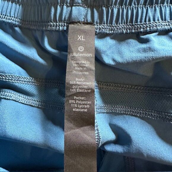 Lululemon‎ Blue Active Wear Athleisure Shorts in Size XL - Picture 3 of 7